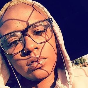 Meet your Posher, Cash